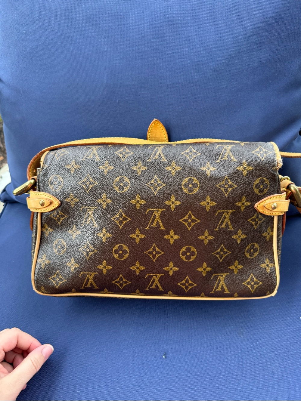 Louis Vuitton Monogram Canvas Messenger Bag with Vachetta Trim - Picture 5 of 10